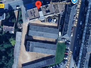 Parking de 71 boxs + maison T4 à rénover à LUCE