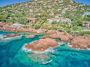 Vente maison 8 pièces 97.44 m² à Saint-raphael (83700)  1 695 000 €