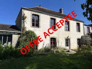 Située dans le bourg de Fretigny  Maison d'habitation offrant d