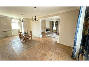 Maison de ville 203m2. Plein centre. Jardin.