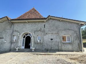 Location meublée appartement 2 pièces 61 m² à Castagnede (64270)  600 €