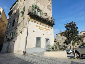 Location locaux professionnels 46 m² à Bastia (20200)  790 €