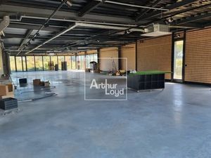 LOCAL COMMERCIAL A VENDRE OU A LOUER