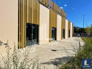 LOCATION LOCAL COMMERCIAL 550 m2 AUBAGNE
