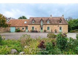 Vaste Propriété avec dépendances et plan d'eau