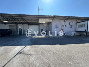 Location local d'activité de 600 m² avec bureaux à Villeurbanne  proche transport et périp