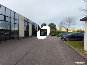 Local d'activité 1 858 m²