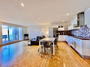 MEZE appartement T4 vue port 103m² terrasse 12m²