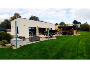 Maison d architecte de 200 m² à Meneac