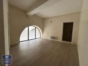 Local commercial à louer 37.19 m² - Carpentras (84) - 331€