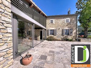 Magnifique batisse en pierre