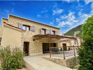 Magnifique propriété de village d'environ 350m2 avec parc ar