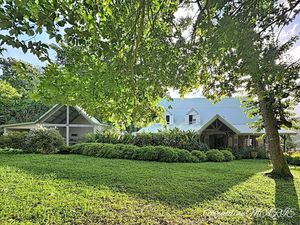 Maison à vendre 6 pièces + Appartement T2 à SAINT CLAUDE (971)