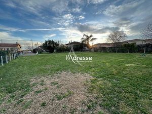 Exclusivité - Roques - Terrain Plat borné et viabilisé - 953m2