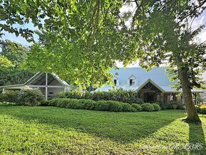 Maison à vendre SAINT CLAUDE 6 pièce(s) 242m2 680 000€