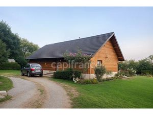 Vente chalet 6 pièces 107 m² à Puycapel (15340)  192 000 €