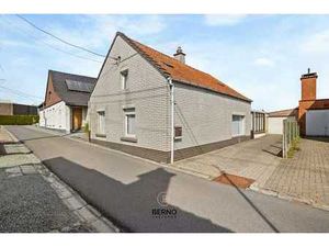 Rustig gelegen woning met garage en tuin.