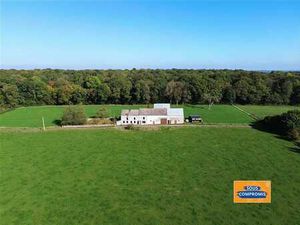 FERMETTE AVEC ÉCURIE SUR 1 07 HA EN PLEINE NATURE