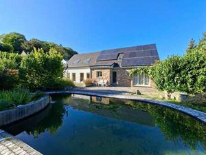 Villa de charme avec piscine naturelle à Neffe