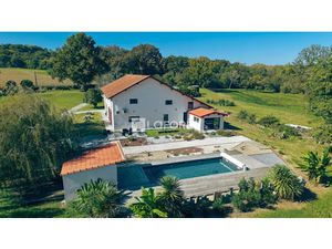 Vente villa 15 pièces 616 m² à Saint-Jean-de-Marsacq (40230)  1 600 000 €