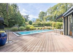 Maison familiale aux beaux volumes avec piscine