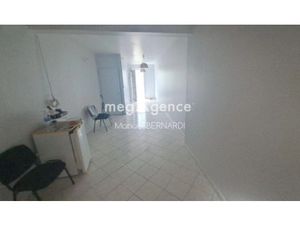 Location locaux professionnels 46 m² à Pointe a pitre (97110)  800 €