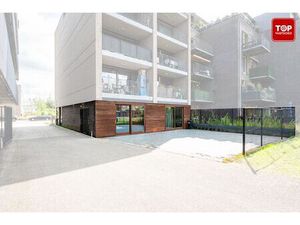 Handelsruimte met buitenruimte op topligging