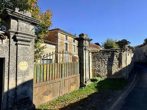 Maison Saint Amant De Nouere 5 pièce(s) 150 m2