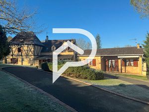 Maison de Pays Les Eyzies De Tayac Sireuil 10 pièce(s) avec vue sur Château.