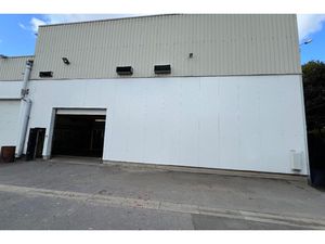 Local d'activité Marines 500 m2 sur 3 NIVEAUX