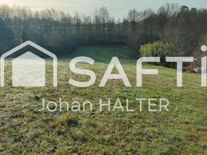 Terrain à bâtir de 2000 m² sur 4000 m² au total.