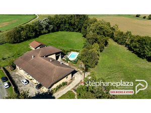 Ancien moulin rénové avec dépendances (4 logements possibles) et piscine - 343 m² - terrai