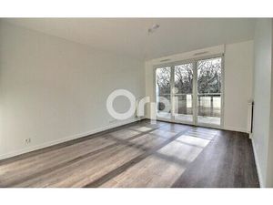 Location appartement  m² T-3 à Fleury-Mérogis  1 024 €