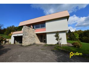 Spacieuse maison d'architecte en pleine nature.