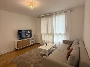 Location meublée appartement 3 pièces 53 m² à Rueil-Malmaison (92500)  1 370 €