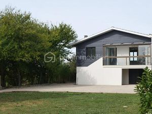 Maison traditionnelle de 142 m² à Montjoire