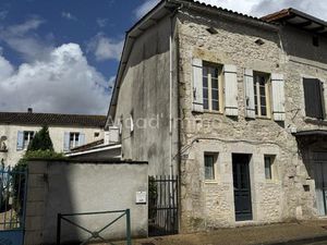 Maison de village 3 chambres  terrasse/cour.