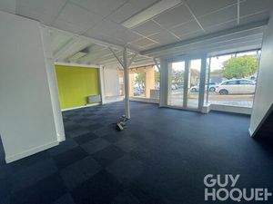 Local commercial Jaunay-Clan 150 m2