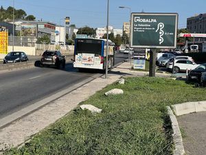 LOCATION LOCAL COMMERCIAL 573 m2 MARSEILLE LA VALENTINE