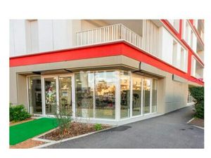 Location Local commercial 151m²