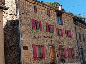 Bâtisse en pierre sur la commune de Labastide sur Besorgues 07600