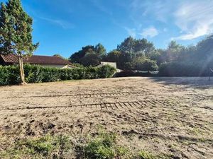 Vente terrain 618 m² à Mont-de-Marsan (40000)  82 950 €
