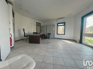 Vente locaux professionnels 89 m² à Pertuis (84120)  260 000 €