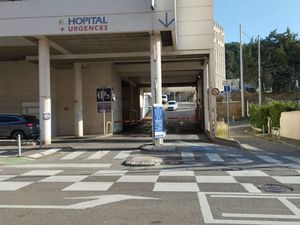 Vente parking 12 m² à Salon-de-Provence (13300)  17 400 €