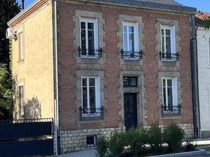 Location maison 7 pièces 170 m² à Moulins (03000)  2 500 €