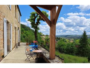 Location meublée maison 4 pièces 94 m² à Saint-Cyprien (24220)  700 €