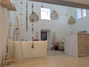 Location meublée maison 3 pièces 75 m² à Augerolles (63930)  730 €