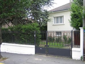Location meublée maison 5 pièces 97 m² à Antony (92160)  2 000 €