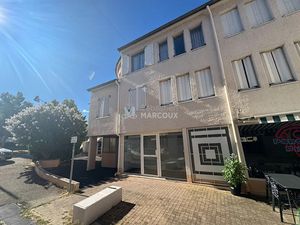 Location locaux professionnels 54 m² à Montbrison (42600)  920 €