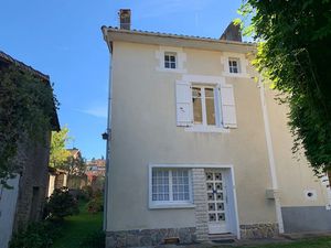 Vente maison 4 pièces 65 m² à Benest (16350)  59 950 €